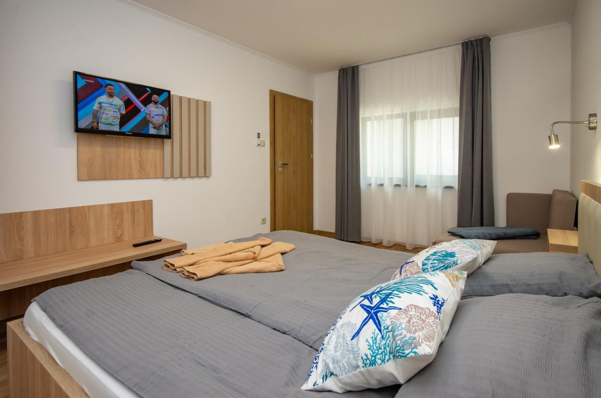 Csaladi Kikoeto Apartman Gyula Exterior foto