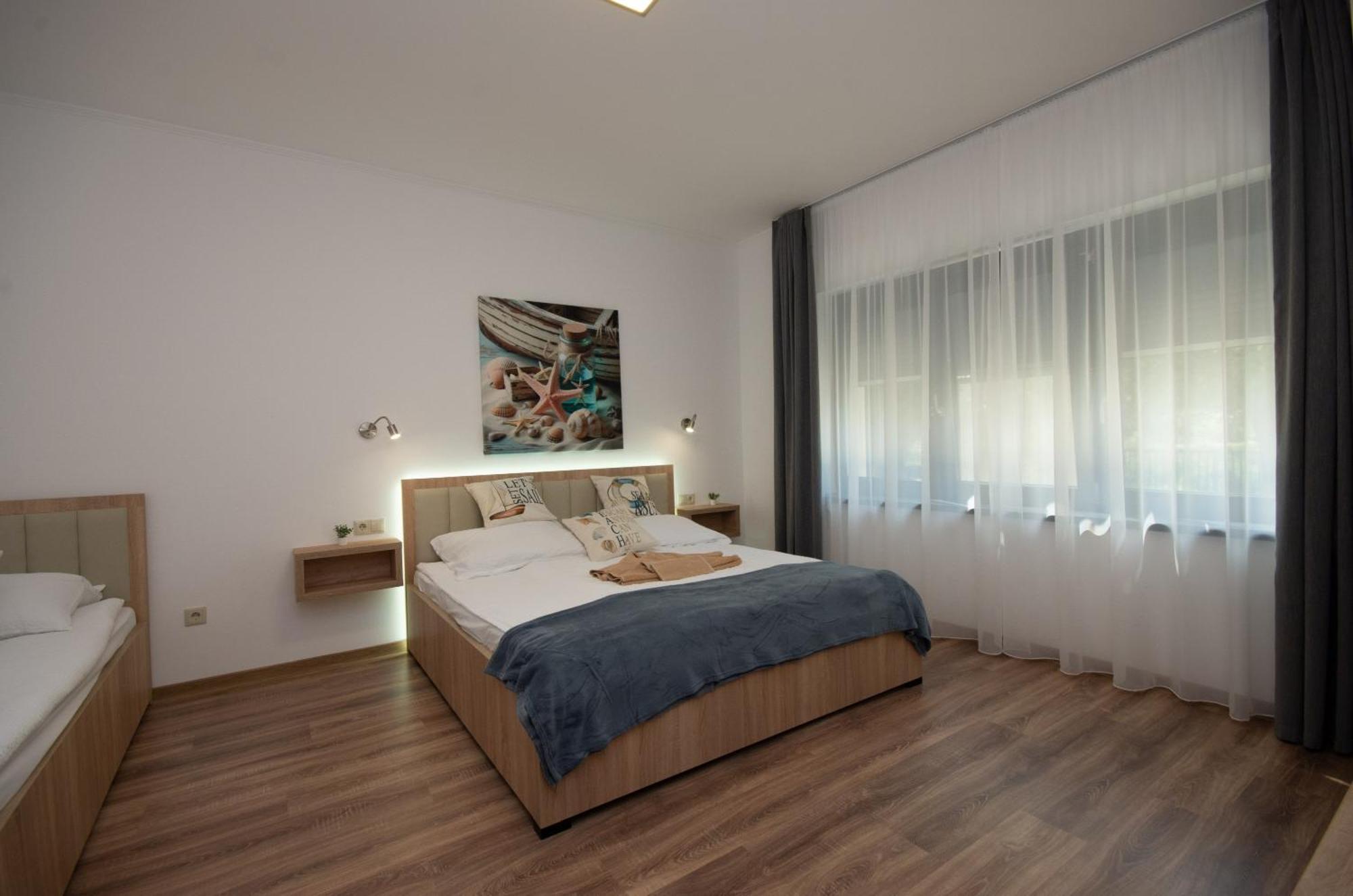 Csaladi Kikoeto Apartman Gyula Exterior foto