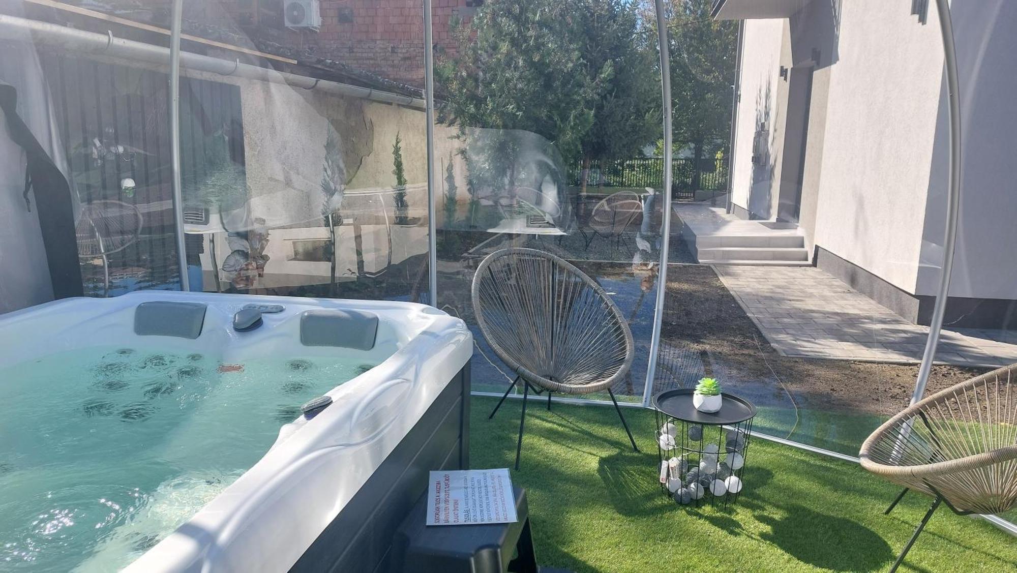 Csaladi Kikoeto Apartman Gyula Exterior foto